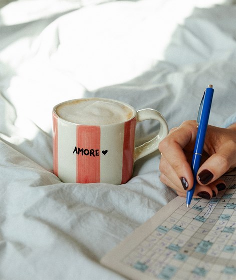 KAUF DICH GLÜCKLICH Mug Amore Rot Streifen