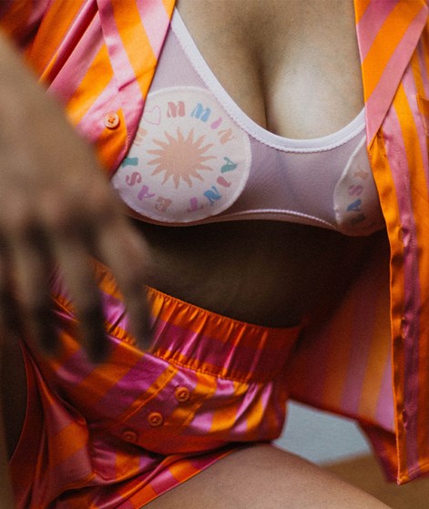 MOODIE Mommin aint easy Stillpads mehrfarbig