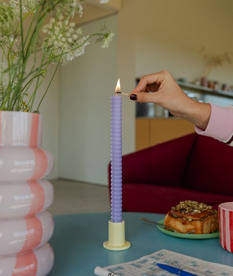 YUKU Stabkerze Flieder